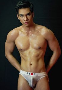โม-วรวัฒน์