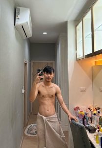 อาร์ท-ติส-หล่อ