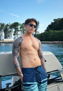 Titus-Low-เท่มาก