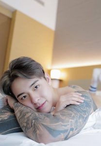 Titus-Low-ฮอต