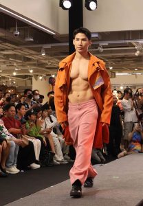 จอห์น-กฤตยศ