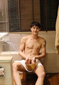 มอส-ศักดิ์สิทธิ์