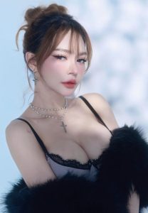 ชัญกาญจน์-จุลเสวก-012-Stunning